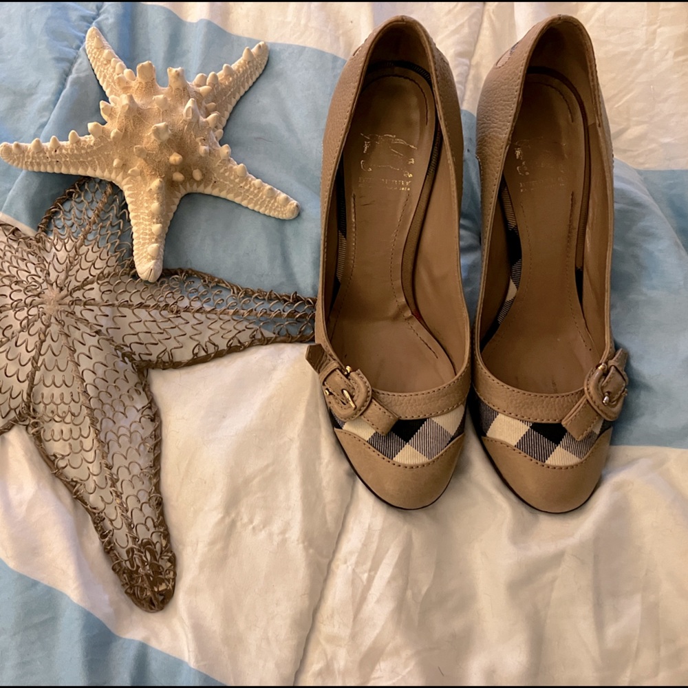 BURBERRY HEELS in EUC
